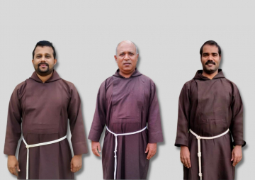 Da destra a sinistra: Fr. Joseph Felix (2 Cons.), Fr. Robinson Melkis (Delegato), Fr. Henry Jacob (1 Cons.)  